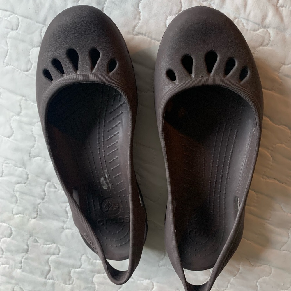 CROC sandals Browns- Size 8